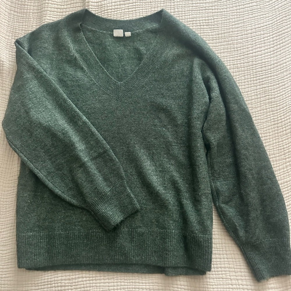 GAP Green V-Neck Long Sleeve Sweater Size L